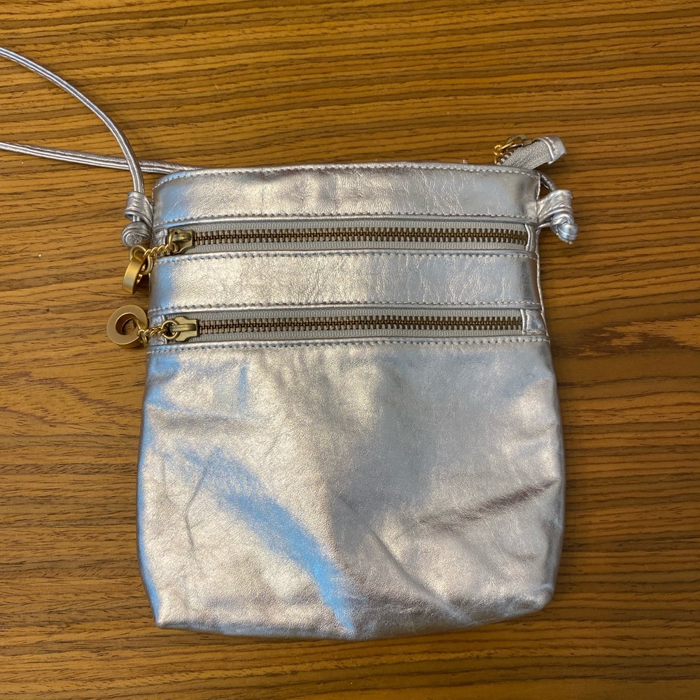 Silver cross body purse with gold zippers